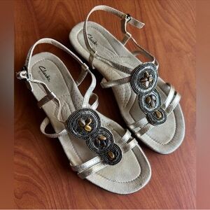 Clarks Women's Metallic Gold Beaded Flat Summer Casual Dress Bohemian Sandals